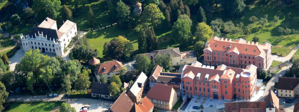 Luftbild des Dormero Schlosshotel Reichenschwand Feuerwerk am Schloss